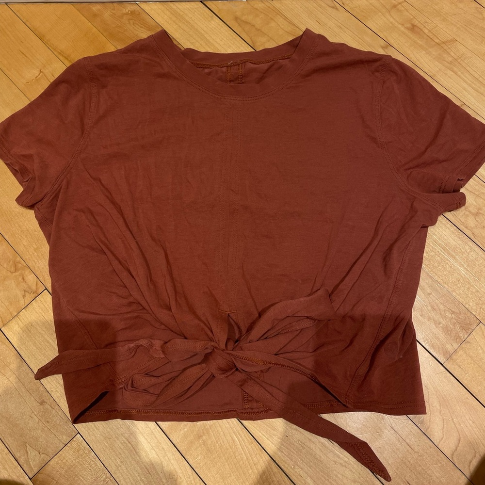 Lululemon burnt orange crop top
